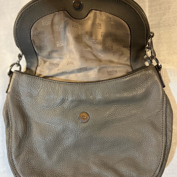 Michael Kors gray shoulder purse with chain - Picture 10 of 11
